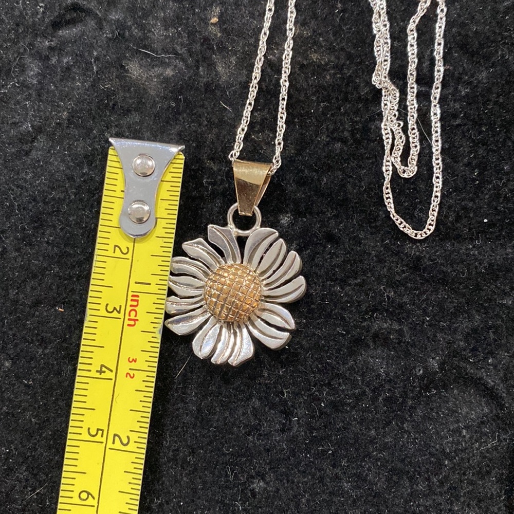 Sterling Silver sunflower pendant with 18” sterling silver chain - Picture 5 of 5